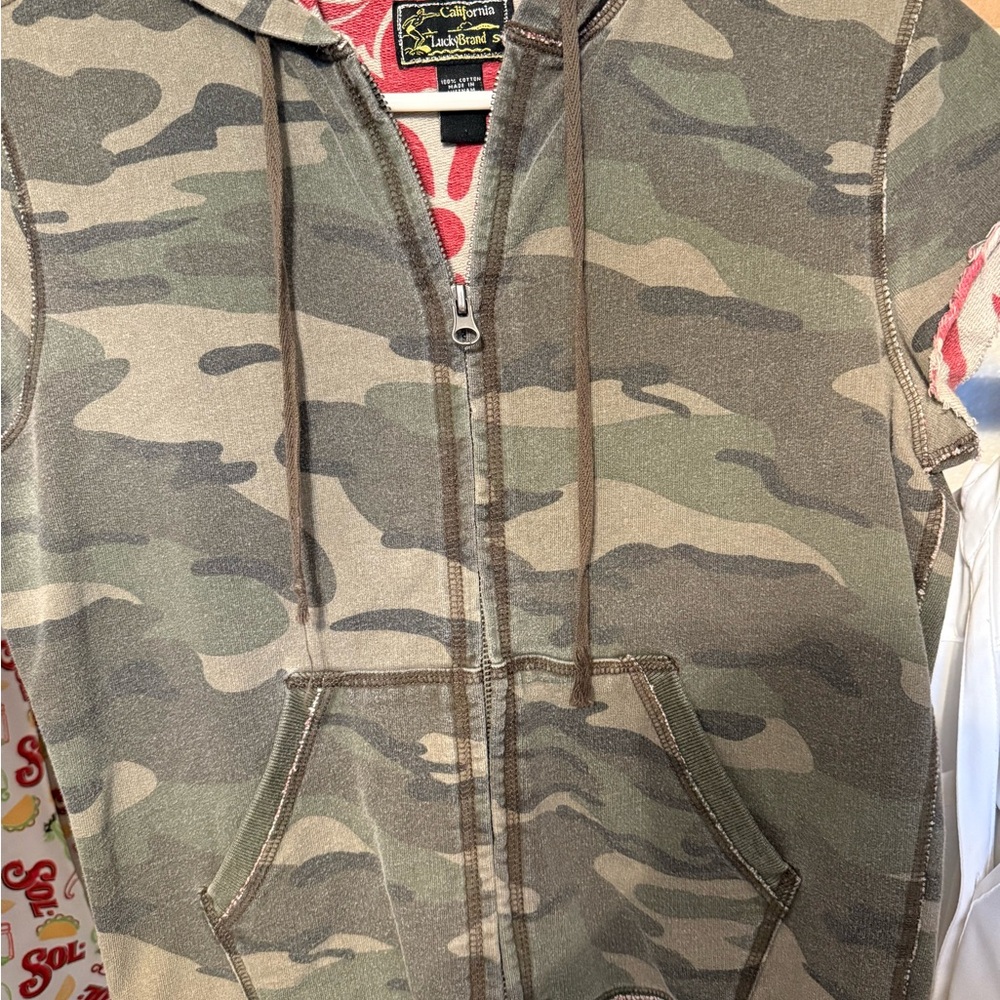 Camouflage Zip-Up Hoodie Vest